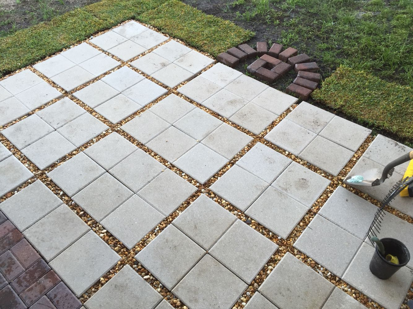 Almost Donepaver Patio Diy 12x12 Pavers With Gravel Between Them for size 1334 X 1000